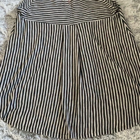 W5 size M vertical striped sleeveless top - Picture 4 of 7